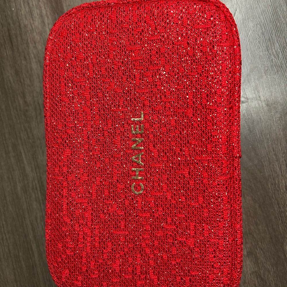 CHANEL Holiday Cosmetic bag in red tweed